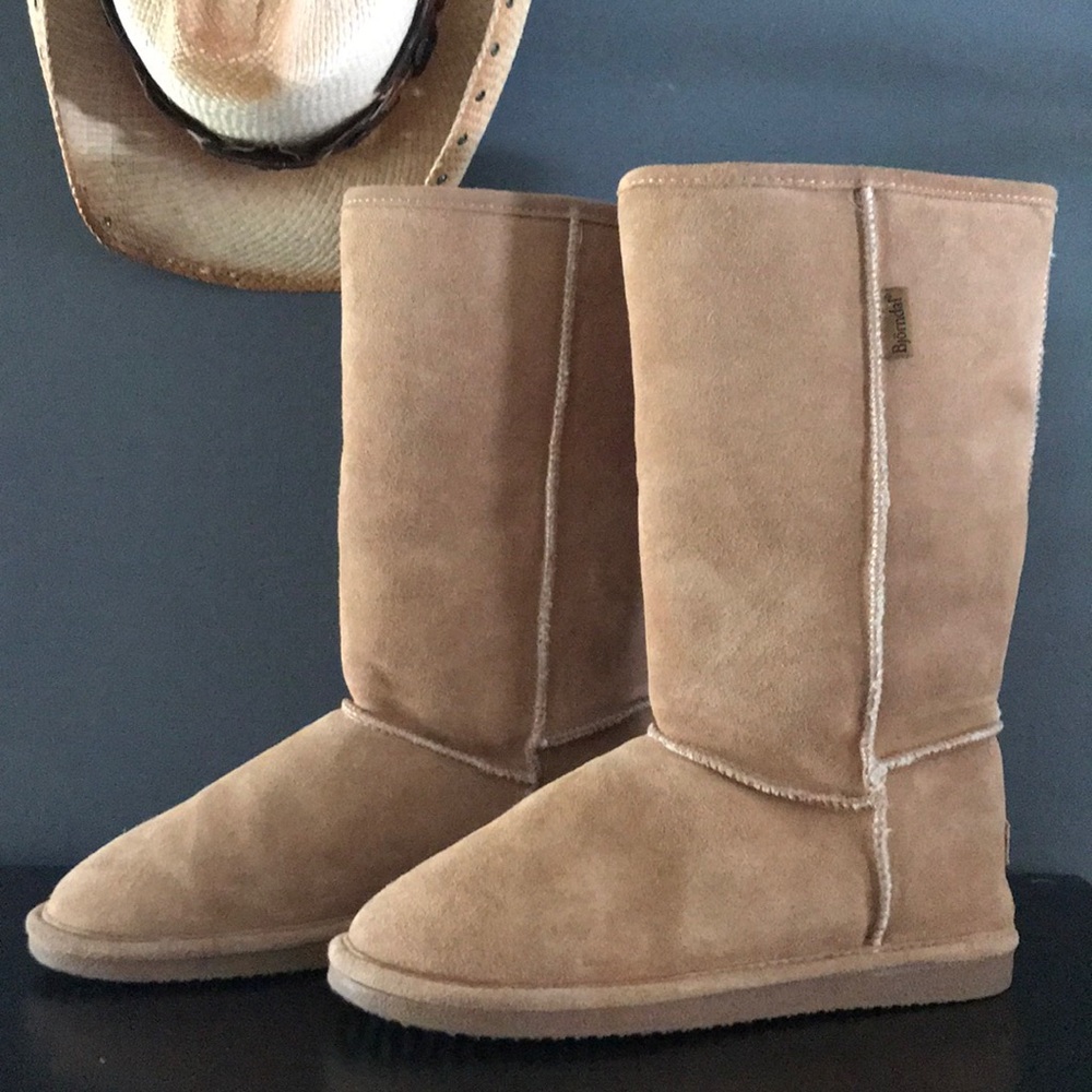 Cozy boots, worn only one time for about 2 hours.